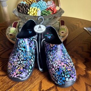 These are the most comfortable slides.  Great for anyone in the medical field.